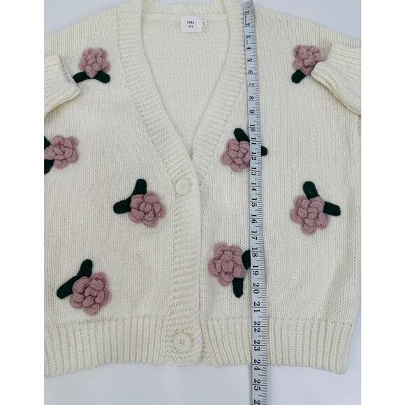 Luna Ivy Ivory Rose Crochet Cardigan Sweater Womens Medium - Picture 7 of 9